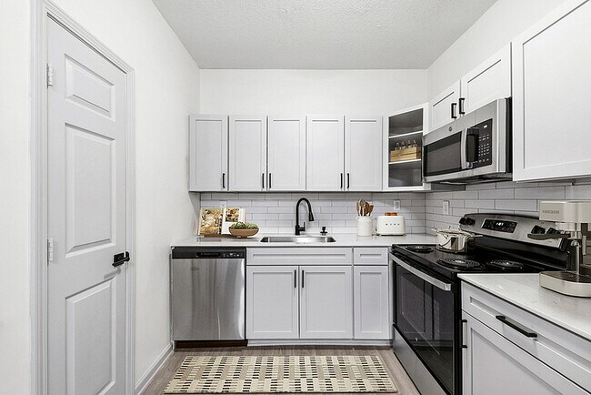 2x1 1087 sqft B1U - Kitchen_001