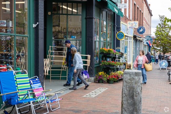 Downtown Bath has many boutique shops to browse.