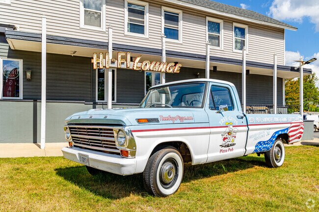 Tree Guys Pizza in South Itasca offers pizza and for a bit of fun, Vegas-style slot machines.