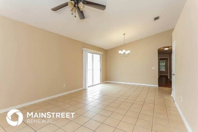 5054 Knightsbridge Cir N, Jacksonville, FL 32244 - photo 2