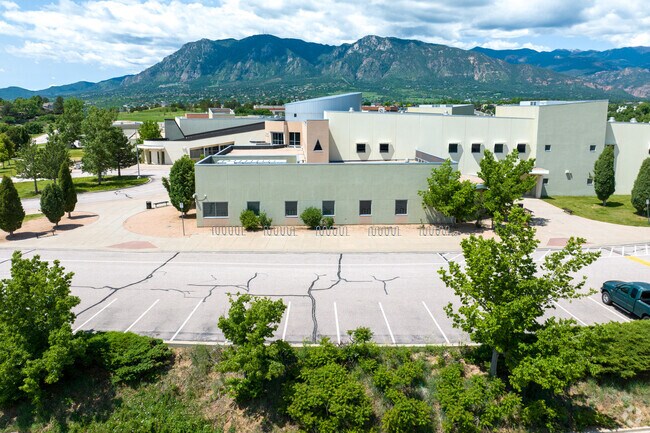 Cheyenne Hills's Fox Meadows Middle School is located near a beautiful mountainside.