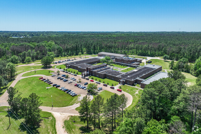 Gary Road Intermediate School serves 818 students in grades 3 through 5.