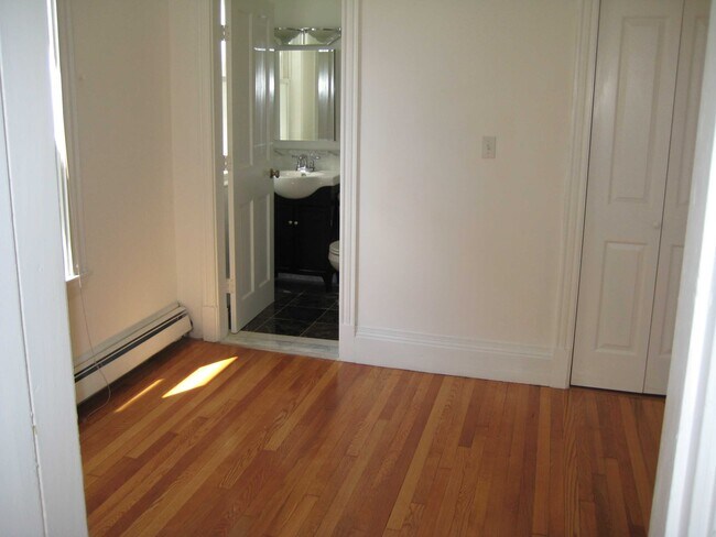 Bedroom 1 / Bathroom 1 1