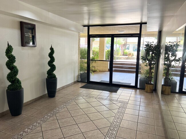 Margate Apartments, Encino, CA 91316 - photo 7