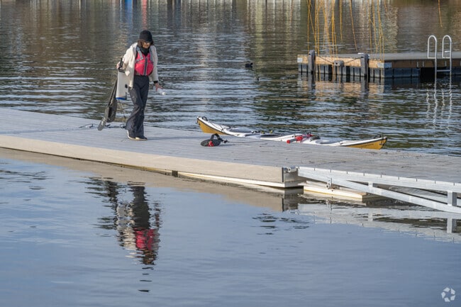 Go for a paddle on the lake from the Lake Stevens Public Boat Launch.