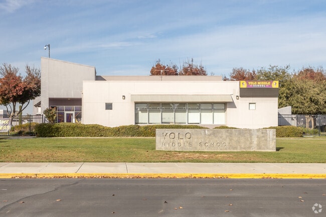 The student to teacher ratio is about 21 to 1 at Yolo Middle School.