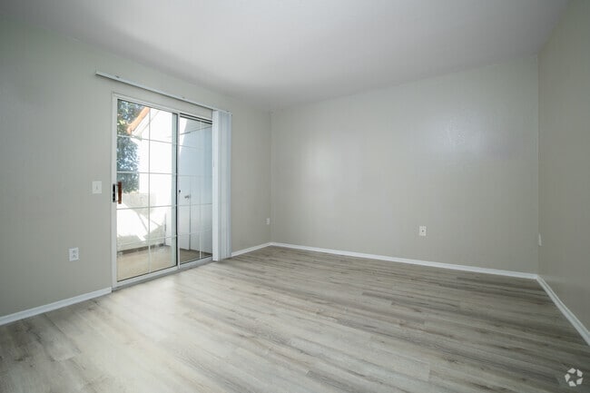 2BR, 2BA - 1,000SF - Primary Bedroom