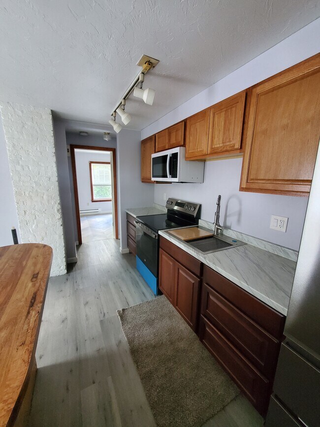 3 Ludlow St unit 5, Worcester, MA 01603 - photo 3