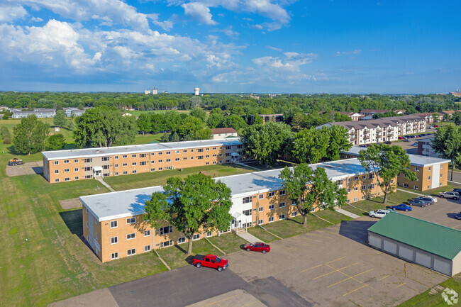 Suite Liv'n - Marshall, Marshall, MN 56258 - photo 4