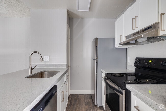 1BR, 1BA - 550SF