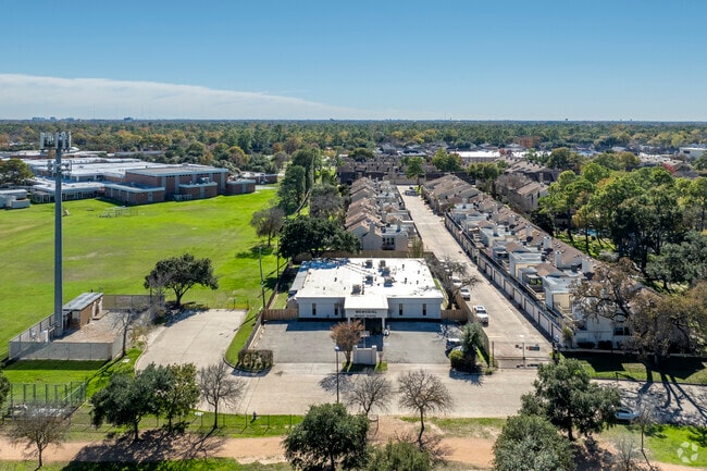 Experience learning redefined with microschooling at Memorial Private High School.