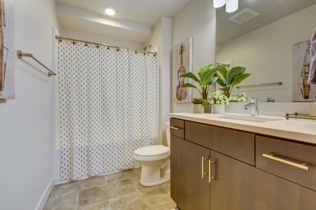 Madison Studio bathroom