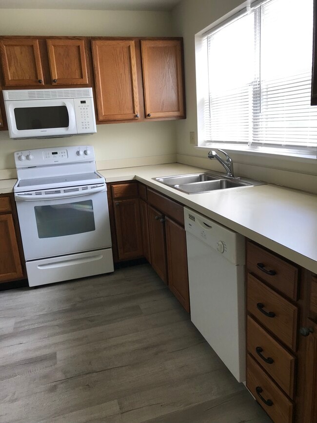 1111 Cambridge Ct, Palmyra, PA 17078 - photo 4