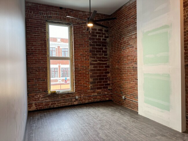 231 E Main St unit 201, Ottumwa, IA 52501 - photo 4