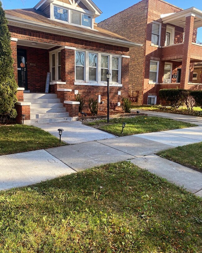 8027 S Kimbark Ave, Chicago, IL 60619