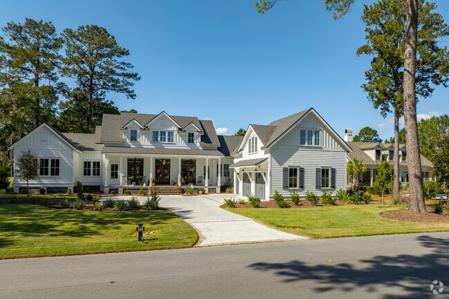 The homes of Oldfield showcase stunning architecture that compliments their surroundings.