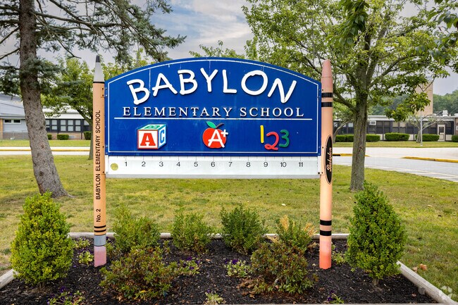 The student-to-teacher ratio at Babylon Elementary School in Babylon is 16-to-1.