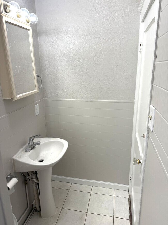 28-30 Knight St unit 3R, Central Falls, RI 02863 - photo 5