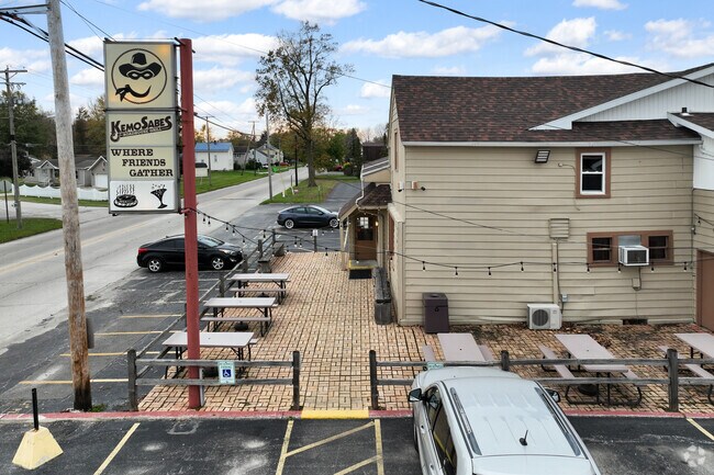 KemoSabes Roadhouse Grill located in Fostoria has an extensive menu of American fare.