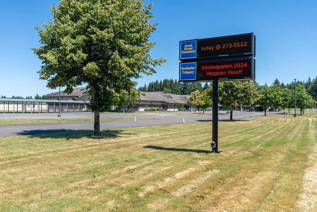 Rochester Primary School has an enrollment of 545 students.