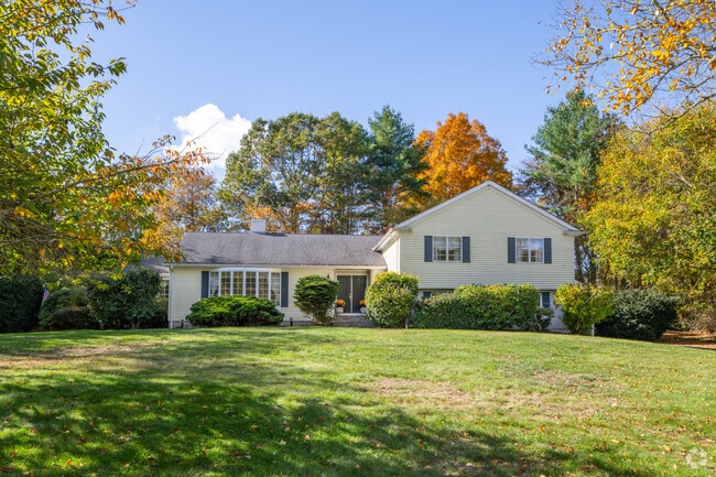 Great Neck’s wooded areas feature many ranch homes with cozy layouts.