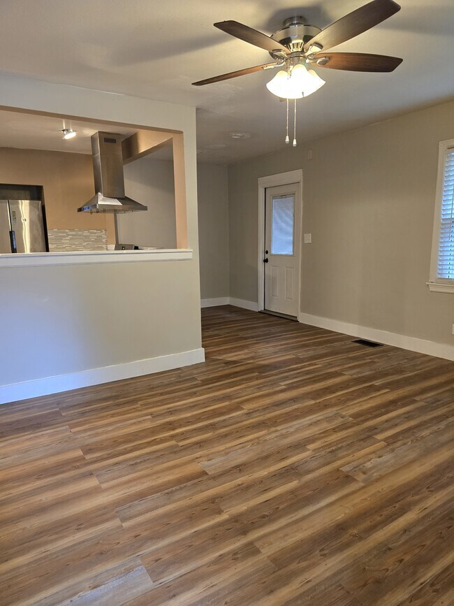 744 California St unit A, Tallahassee, FL 32304 - photo 5