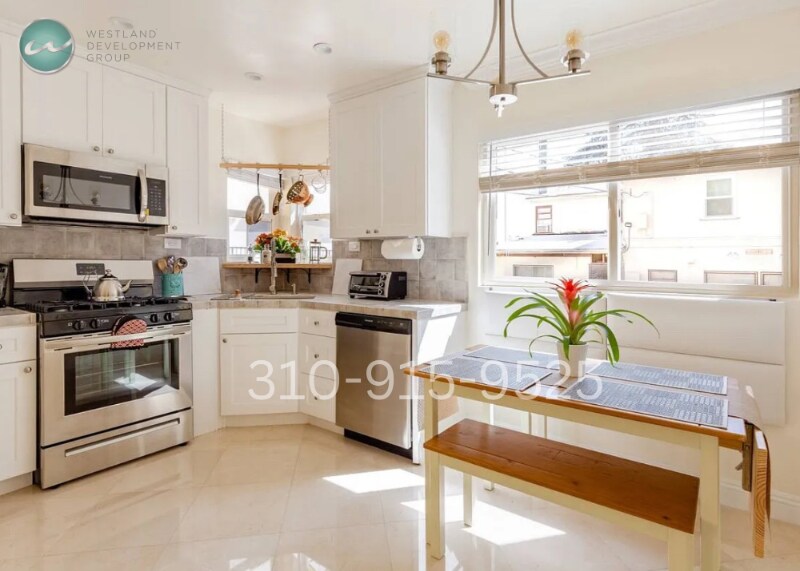 11817 Darlington Ave unit 6, Los Angeles, CA 90049 - photo 1