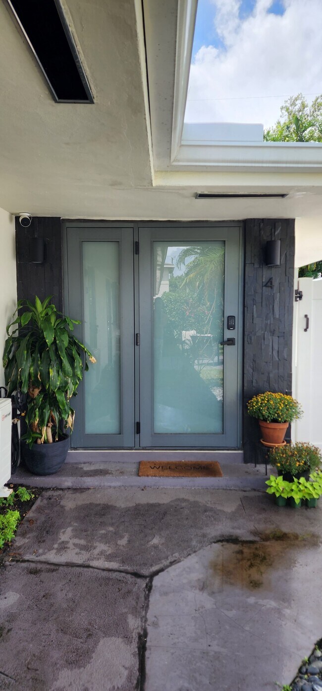 1634 NE 4th Place Unit 4, Fort Lauderdale, FL 33301