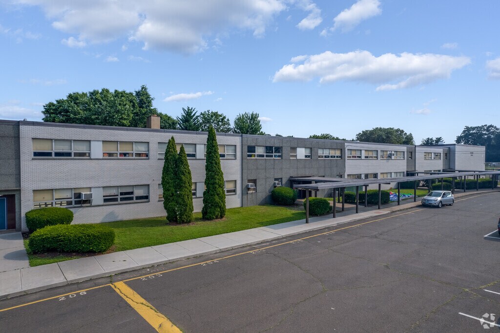 Blackham School is conveniently located on Thorme Street in Bridgeport.