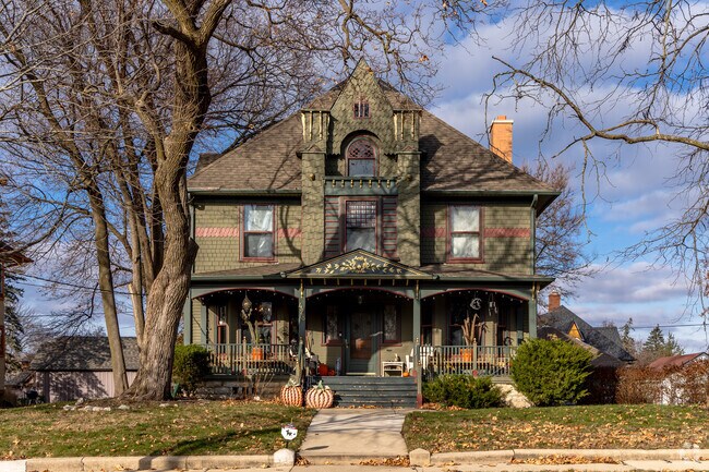Gifford Park is home to some of the most unique homes in Elgin.
