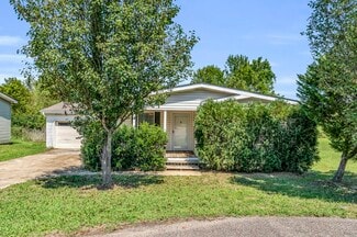 79 Crest Oak Dr, Starkville, MS 39759