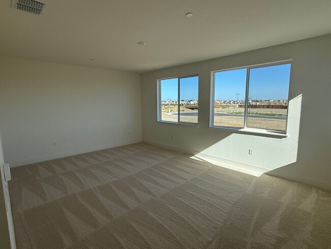 17048 Aldergrove Ct, Lathrop, CA 95330 - photo 5