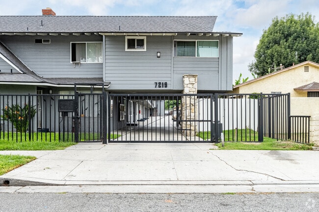 Richfield Apartments, Paramount, CA 90723 - photo 4