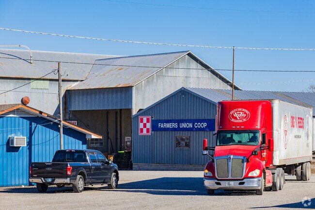 Farmers Union Co-Op serviced the local farmers by providing a variety of products in Wayne NH.