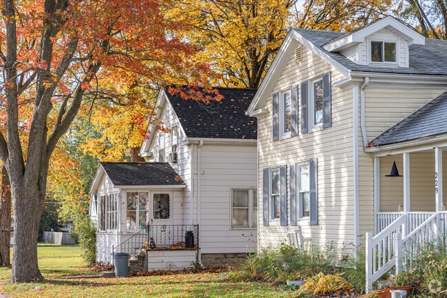 This beautiful row of homes shines brightly in Almont.