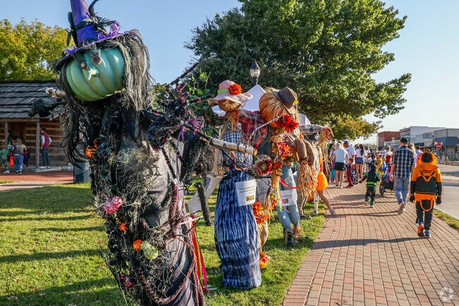 Midlothian's Downtown Trick or Treat takes place alongside the end of the Scarecrow event.