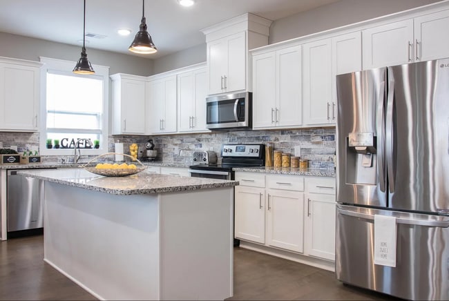 304 Spring St, White House, TN 37188 - photo 3