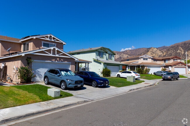 The streets of Piru are lined with sidewalks and have plenty of parking.