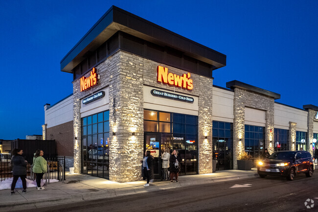 Newt's is a popular place to grab a bite with friends near the Diamond Path neighborhood.