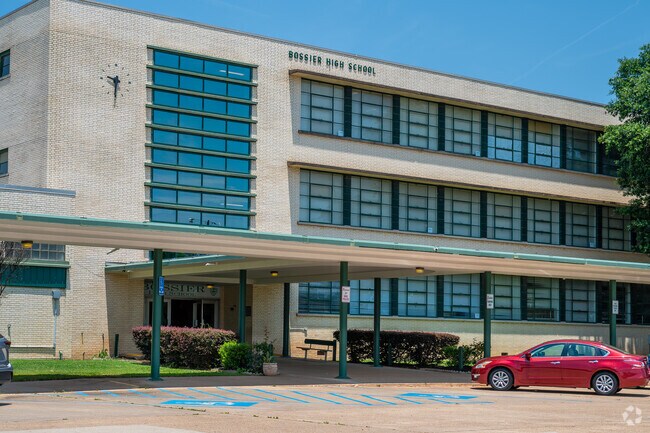 Discover the pure bliss of education at Bossier High School of the East Bank District.