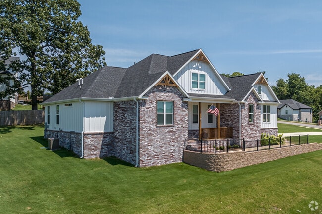 Farmhouse-style homes in Pea Ridge often feature terraces and wood accents.