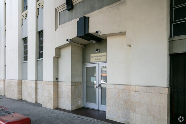 Yeshivat Ohr Chanoch offers a dual curriculum in Judaic and secular studies.