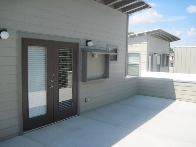 302 E 30th St unit 2, Austin, TX 78705 - photo 2