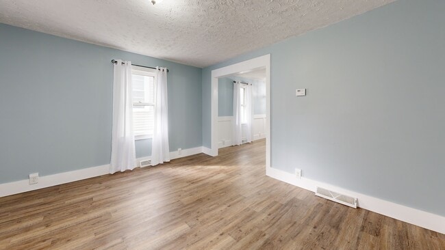 50 Walnut St, Hubbard, OH 44425 - photo 3