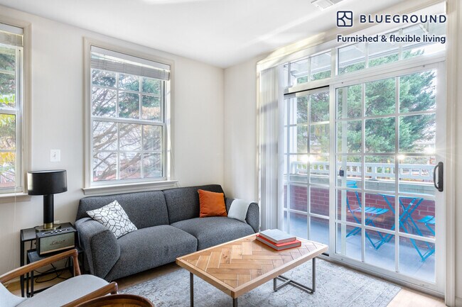 925 N Garfield St unit FL2-ID237, Arlington, VA 22201 - photo 3