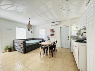 1639 Hayes St, Hollywood, FL 33020