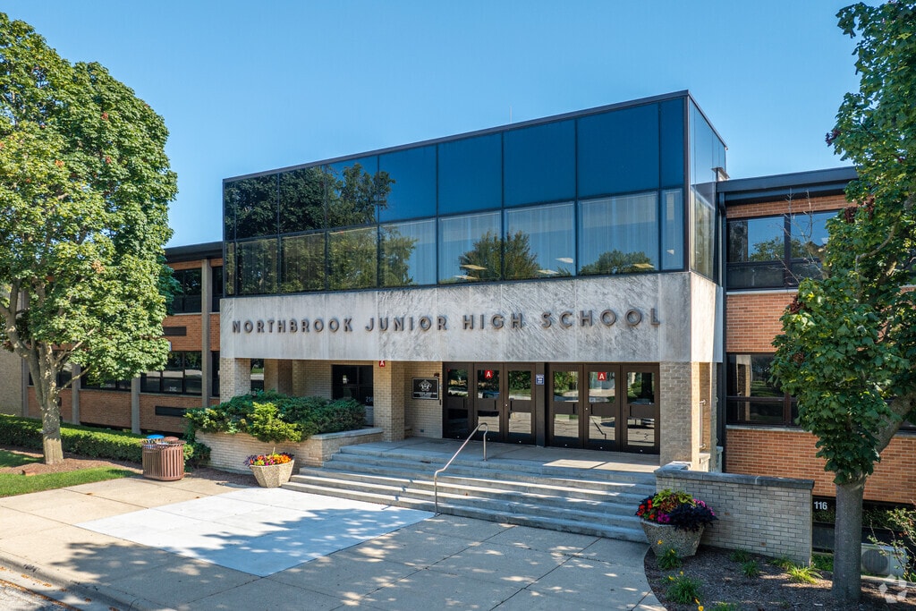 Northbrook Jr High is a top rated public school serving grades 6-8.