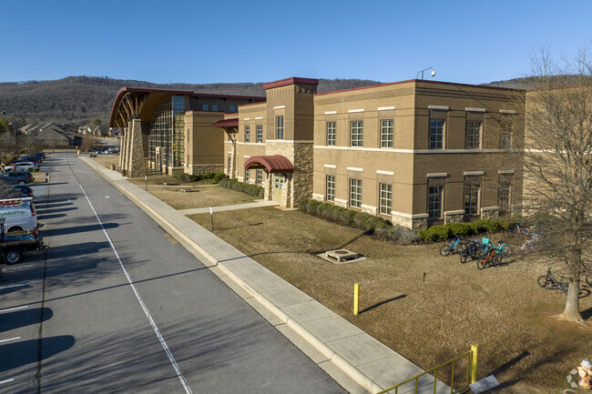 Goldsmith Schiffman Elementary is a public Pre-K through 5th grade primary school.
