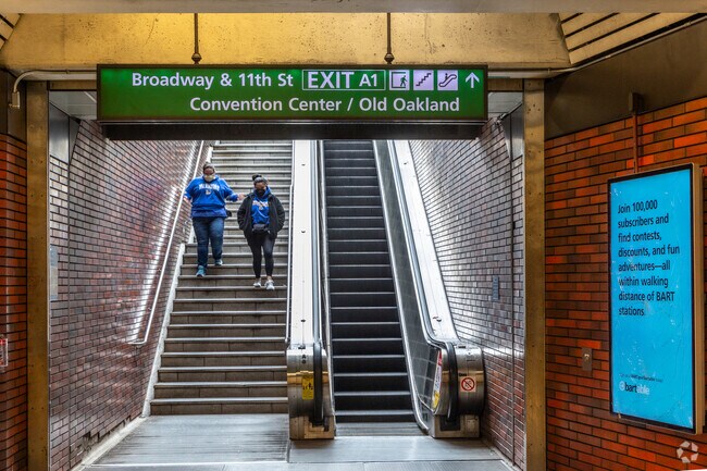Those in Old Oakland can hop on the BART here and reach San Francisco in less than 15 minutes.