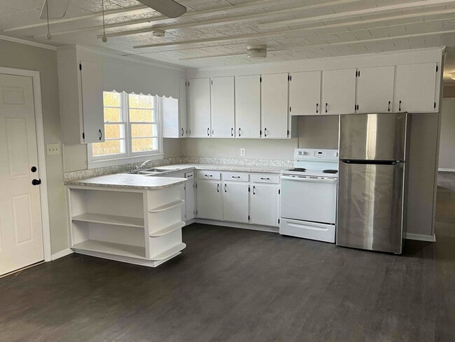 8402 Duncan Bridge Rd, Cleveland, GA 30528 - photo 2